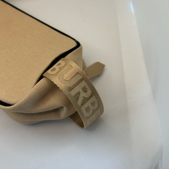 Burberry Pouch Travel Dopp kit shaving Bag Train case LOGO Tan Beige Large New - Picture 3 of 5